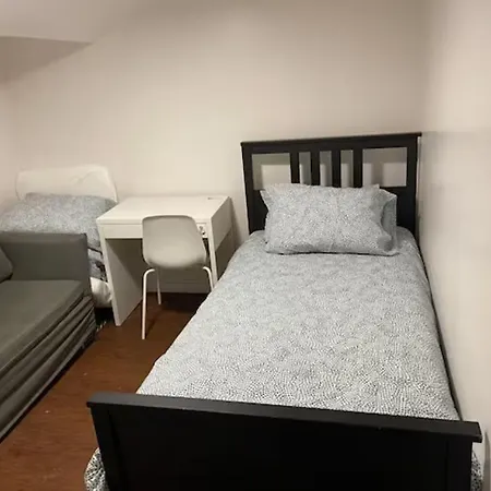 Basemewnt Room With Private Bathroom 36C